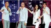  ??  ?? Sul palco Da sinistra: Fiorello (59 anni), Biagio Antonacci (55), Laura Pausini (45) e Paola Cortellesi (45) durante l’ultimo show del tour; in alto, Antonacci e Pausini nel corso del concerto a Bari