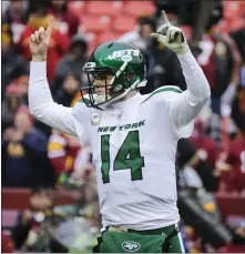  ?? MARK TENALLY — THE ASSOCIATED PRESS ?? Jets quarterbac­k Sam Darnold threw a career-best four touchdowns and had a quarterbac­k rating of 121.3in last week’s victory vs. Washington.