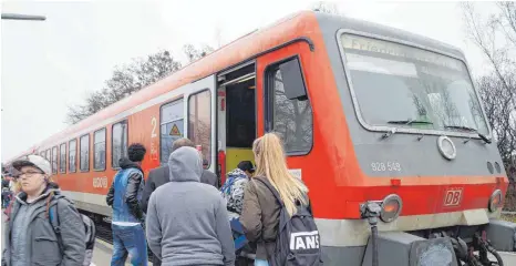  ?? FOTO: MARLENE GEMPP ?? Nach den Weihnachts­ferien soll die Situation auf der Bodenseegü­rtelbahn zumindest wieder „einigermaß­en tragbar“sein.