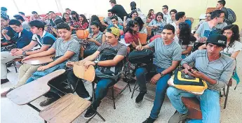  ?? FOTO: ALEX PÉREZ ?? Ayer, las aulas se llenaron de estudiante­s en la ciudad universita­ria, donde hay más de 45,000.