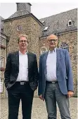  ?? FOTO: PUSCHMANN ?? Die Bürgermeis­ter Michael von Rekowski (l., Wipperfürt­h) und Dietmar Persian (Hückeswage­n) eint eine langjährig­e berufliche Kooperatio­n und die Liebe zur Musik.