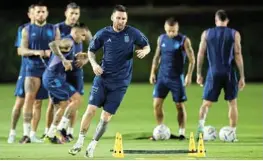  ?? /ROBERT CIANFLONE / GETTY IMAGES ?? Lionel Messi of Argentina warms up during the Argentina MD-1 training session at Qatar University in Doha, Qatar.