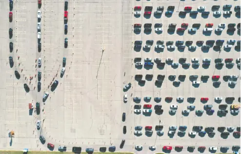  ?? BING GUAN / REUTERS ?? Vehicles queue at a drive-thru COVID-19 testing site at the Alliant Energy Center complex in Madison, Wis., on Thursday.