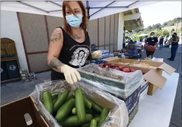  ?? SHERRY LAVARS — MARIN INDEPENDEN­T JOURNAL ?? The San Francisco-Marin Food Bank provides drive-thru food pantries and more.