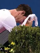  ?? ANDREW HARNIK/AP PHOTO ?? BANGKIT: Andy Murray melaju ke perempat final Citi Open di Washington DC.