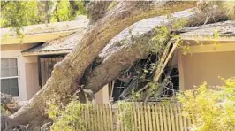  ?? RICARDO RAMIREZ BUXEDA/ORLANDO SENTINEL ?? This home in Apopka was made uninhabita­ble by Hurricane Irma.