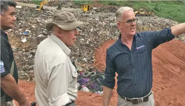  ??  ?? Paul Evers (right) at the Naboro Landfill during a tour with the Plasticity Pacific participan­ts.