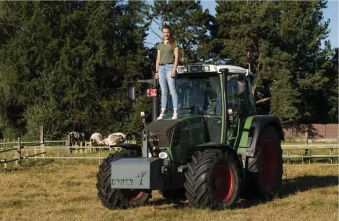  ?? Fred Debrock ?? Lore: ‘Het liefst van al rijd ik met de tractor, dat is mijn passie, en Fendt is mijn merk.'