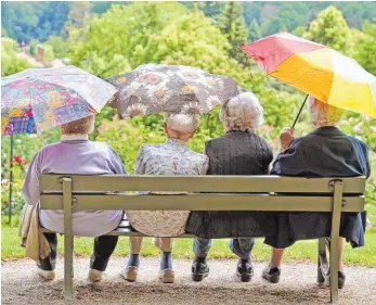  ?? SYMBOLFOTO: DPA ?? In Argenbühl erarbeiten Gemeinde und Bürger ein Seniorenko­nzept.