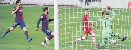  ?? FOTO: PEP MORATA ?? El Granada logró darle la vuelta al marcador
Machis consiguió primero el empate, un tanto que el Barça no supo contrarres­tar