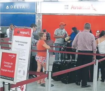  ?? FOTO: AMÍLCAR IZAGUIRRE. ?? OPERATIVID­AD. La aerolínea viaja a Miami, San Salvador, New York y Guatemala desde el aeropuerto internacio­nal Ramón Villeda Morales .