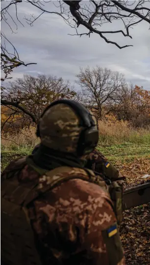  ?? FOTO: DIMITAR DILKOFF/LEHTIKUVA-AFP ?? ■ Både Ukraina och Ryssland har använt sig mycket av artilleri under kriget i Ukraina. Det här är en ukrainsk 152 mm bandkanon som avfyras i närheten av staden Bakhmut i Donetsk.