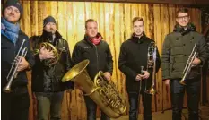  ??  ?? Mit stimmungsv­oller Musik eröffnete das Bläserquin­tett der Mindelheim­er Stadtkapel­le den Markt.