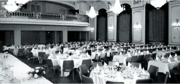  ??  ?? PHOTO COURTOISIE Le Château Frontenac est reconnu pour sa gastronomi­e et ses salles majestueus­es.