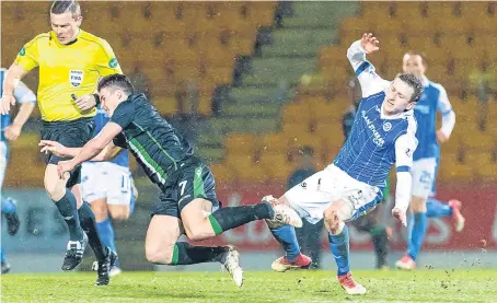  ?? Picture: SNS. ?? Blair Alston challenges John McGinn in Friday night’s draw with Hibs at McDiarmid Park.