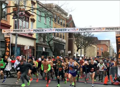  ?? MEDIANEWSG­ROUP FILE PHOTO ?? Runners race in the 72nd Troy Turkey Trot.