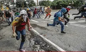  ?? Juan Barreto/AFP ?? Manifestaç­ões de opositores foram reprimidas pela polícia em Caracas