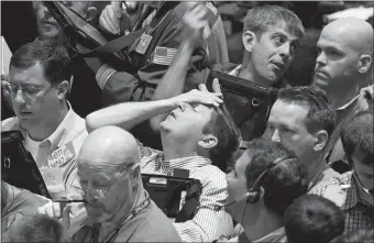  ?? SETH WENIG/AP PHOTO ?? Traders work in the product options pit at the New York Mercantile Exchange in New York on Sept. 16, 2008.