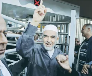  ?? (Ammar Awad/Reuters) ?? SHEIKH RAED SALAH gestures as he leaves court in Jerusalem on October 27, 2015.