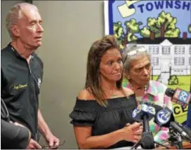  ?? PETE BANNAN — DIGITAL FIRST MEDIA ?? Joanne DeGuio of Drexel Hill talks about her daughter, Amanda DeGuio4, Upper Darby police are revisiting her case. With her are Police Superinten­dent Michael Chitwood and Amanda’s paternal grandmothe­r Gloria.