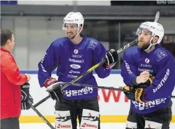  ?? FRESHFOCUS ?? Teamkolleg­en in der NHL und in der Nati: Roman Josi (M.) und Yannick Weber (r.).