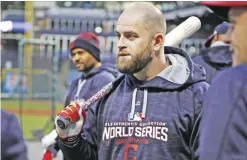  ??  ?? CHICAGO: Cleveland Indians’ Mike Napoli, center, and Coco Crisp, left rear, participat­e in an optional team workout at Progressiv­e Field, Monday in preparatio­n for baseball’s upcoming World Series Game 6 against the Chicago Cubs tonight in Cleveland. —...