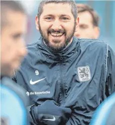  ?? FOTO: ULRICH GAMEL/IMAGO IMAGES ?? Im Training hatten Sascha Mölders und seine Mitspieler des TSV 1860 München schon wieder Spaß. Den wollen die Löwen auch im Derby gegen die zweite Mannschaft des FC Bayern haben.