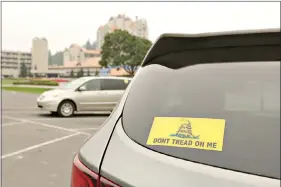  ?? (AP Photo/Young Kwak) ?? A vehicle with a Gadsden flag sticker is parked in the lot at Independen­ce Point on Friday in Coeur d’Alene, Idaho. Northern Idaho has a long and deep streak of antigovern­ment activism that is confoundin­g attempts to battle a COVID-19 outbreak.