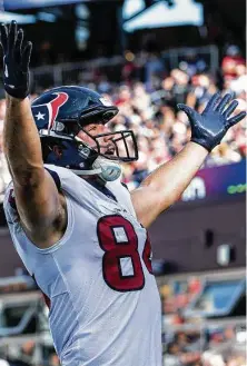  ?? Brett Coomer / Staff photograph­er ?? Texans tight end Ryan Griffin , who grew up a Patriots fan in Londonderr­y, N.H., obtained 60 tickets to Sunday’s game at Gillette Stadium for his family and friends.