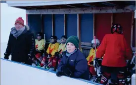  ?? FOTO: ALEKSANDR TRIFONOV ?? ELDSJäL. William Sjöstrand (till vänster i bild) är en av drivkrafte­rna bakom Barents Hockey League och drog i gång Kirkenes Puckers för 15 år sedan