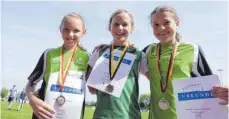  ?? FOTO: VEREIN ?? Annika Ragg, Nora und Madleen Zepf gewannen für den TV Spaichinge­n das Staffelren­nen bei der U12.