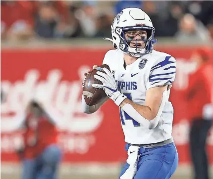  ?? THOMAS SHEA/USA TODAY SPORTS ?? Memphis Tigers quarterbac­k Seth Henigan (14) drops back against the Houston Cougars in the first quarter at TDECU Stadium in Houston on Friday.