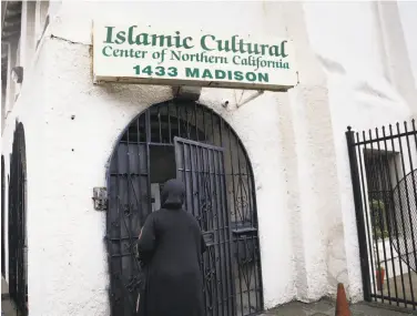  ?? Preston Gannaway / Special to The Chronicle ?? Rabi’a Keeble opens the door to enter the Islamic Cultural Center in Oakland, where Mayor Libby Schaaf delivered her State of the City message after being picketed by hundreds of city worker union members.