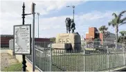  ?? Picture: BRIAN WITBOOI ?? NOT A PRETTY SIGHT: The Horse Memorial in Rink Street is surrounded by litter