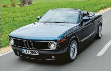 ?? Foto: Thomas Geiger, dpa ?? Dem klassische­n BMW 02 wie aus dem Gesicht geschnitte­n: das Everytimer Cabrio, entwickelt in Welden bei Augsburg. Für Preise ab 80 000 Euro ist der Klassiker zu haben.