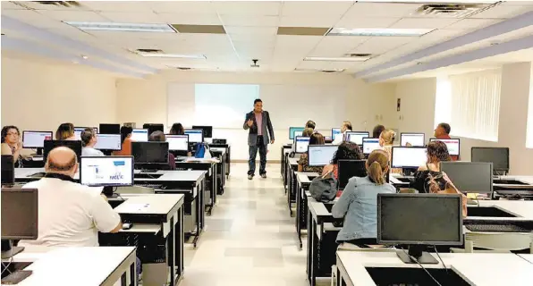  ??  ?? La experienci­a de las casas de estudio en la capacitaci­ón docente puede ser de mucho provecho para la reforma.