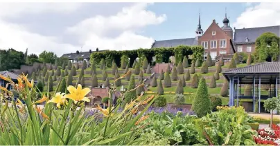  ??  ?? Kloster Kamp ist einer der attraktive­n Anziehungs­punkte der Landesgart­enschau Kamp-Lintfort.