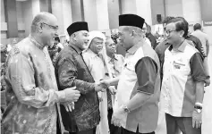  ??  ?? Amanah president (second right) shaking hands with Tan Sri Syed Hamid Albar (second left) and Cheras Umno Division chief, Datuk Seri Ali Alhabshee (left) in conjuction with Parti Amanah Negara Third Anniversar­y Celebratio­ns at Dewan Tun Razak yesterday. - Bernama photo