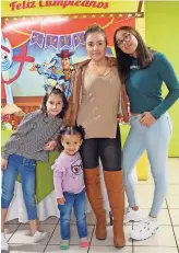  ??  ?? Carolina Villalobos,
Sofía Rodríguez, Emilia Rodríguez y Heliza Rodríguez
