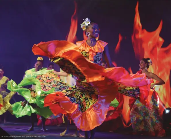  ??  ?? Les invités ont été gratifiés d’un spectacle haut en couleur