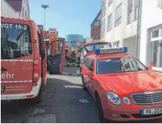  ?? ARCHIVFOTO: LINSENMAIE­R ?? Der alte Kommandowa­gen der Feuerwehr Weingarten (rechts) hat ausgedient.