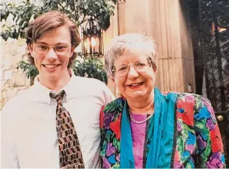  ?? Karen Dansby ?? Andrew Dansby, at age 21 in 1995, revered Trinity University professor Dr. Coleen Grissom. Grissom's 20th century literature class was transforma­tive for the Houston Chronicle writer.