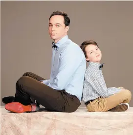  ??  ?? Jim Parsons y el pequeño actor han formado una exitosa mancuerna.