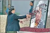  ?? RAJ K RAJ / HT ?? Congress president Sonia Gandhi pays tribute to former PM Indira Gandhi on her birth anniversar­y in New Delhi on Saturday.