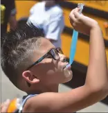  ?? Dan Watson/The Signal ?? Julian Escobar, 8, starts his popsicle on Tuesday.