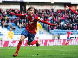  ?? Bild: PETTER ARVIDSON ?? JUBEL I HESLINGBOR­G. Max Svensson blev stor matchhjält­e då han avgjorde seriefinal­en mot Falkenberg­s FF.