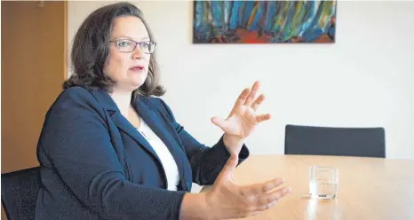  ?? FOTO: AXENTIS. DE / GEORG J. LOPATA ?? Andrea Nahles ( SPD) legt in der Rentendeba­tte nach und sagt, das Thema könne man nicht auf die lange Bank schieben.