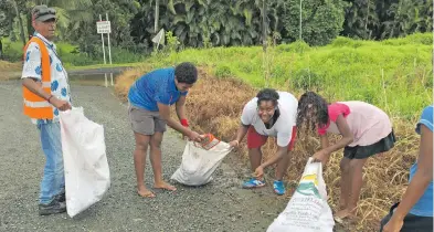 ?? Photo: Swashna Chand ?? Members of the Wainadoi Community doing clean up on January 12, 2019.