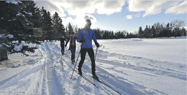  ?? ED KAISER ?? Ski racer Greg Nicholson, front, skis with columnist Elise Stolte and Edmonton resident Marion Wolff at the Royal Mayfair Golf Course.