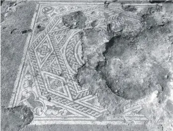  ?? ?? Chilgrove mosaic from Chilgrove I, in situ during archaeolog­ical excavation